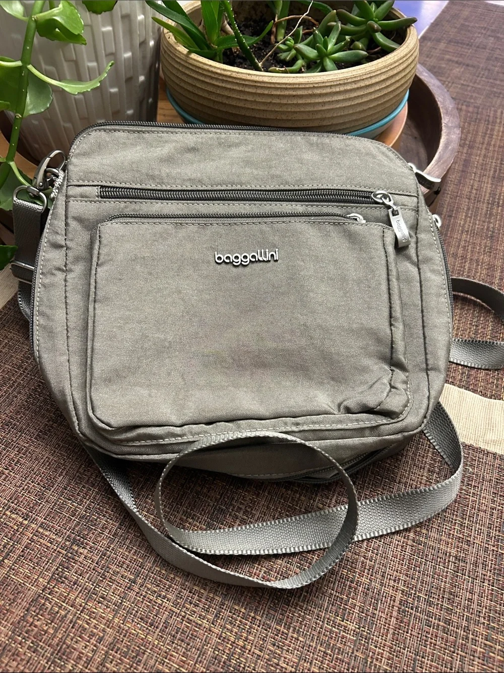 Baggallini Taupe Gray Crossbody Messenger Bag
